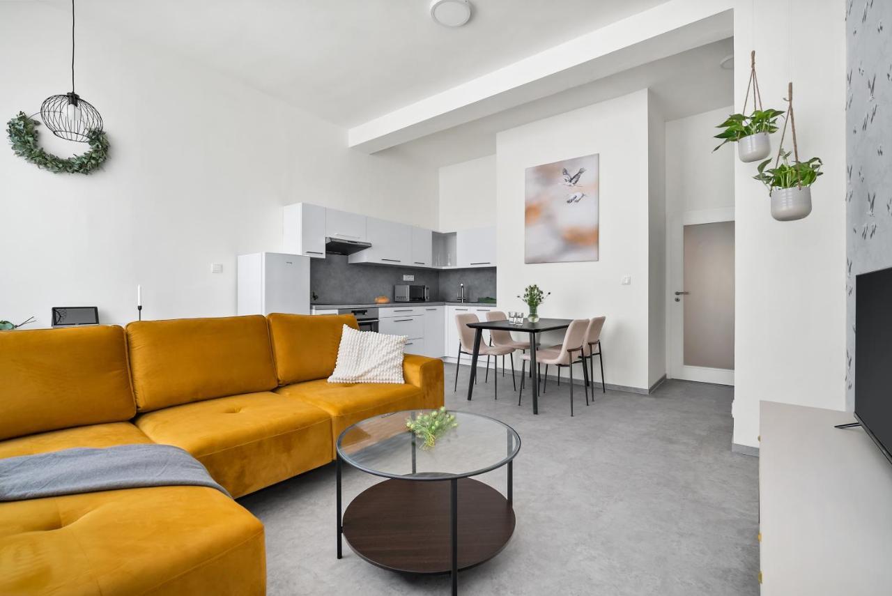 Enjoy Downtown Boutique #13 By Goodnite Cz Apartment